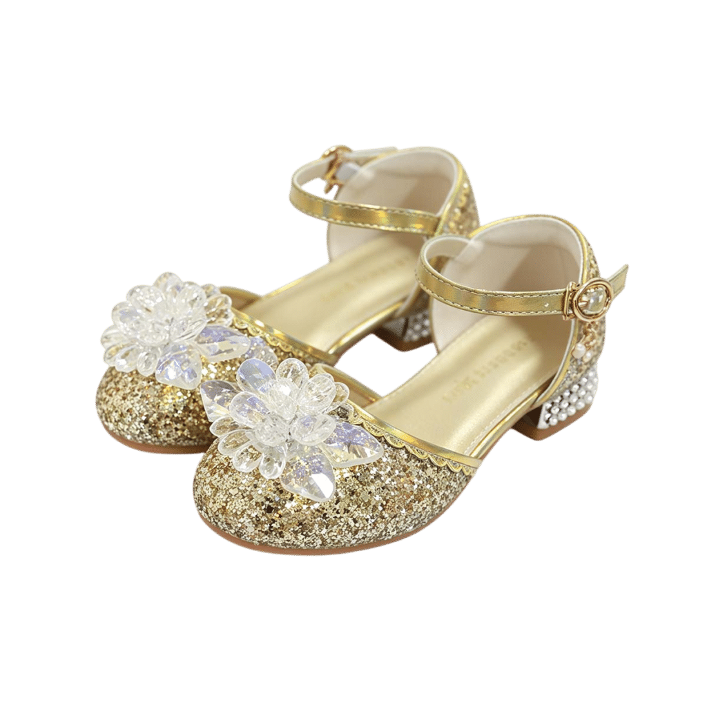 Gouden prinsessenschoentjes met hakjes, glitters, bloemenversiering en enkelbandjes.